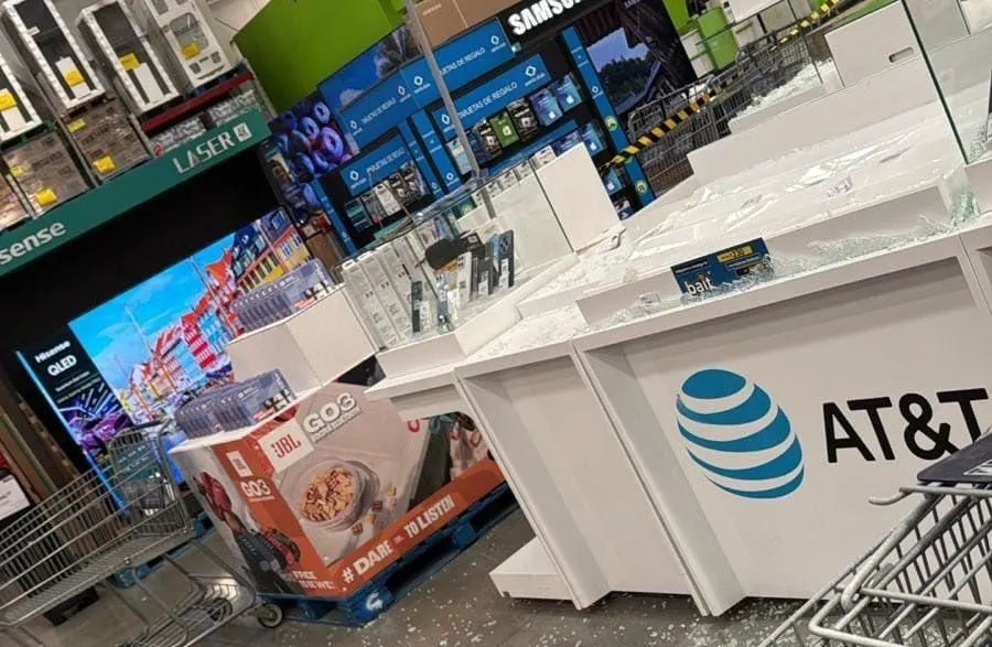 Violento asalto en Sam’s Club Periplaza: roban celulares con marros