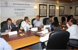 Aprueban solicitar al Titular del Poder Ejecutivo del Estado de Puebla el otorgamiento de becas a es