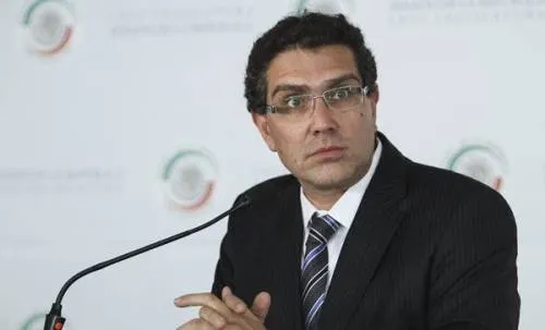 Ríos Piter renuncia al Senado para centrarse en candidatura independiente