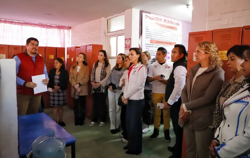 Encabeza MariElise Budib entrega de insumos al internado Julián Hinojosa