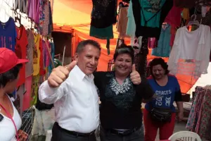 Enrique Agüera convoca a multitud en el Tianguis Los Lavaderos