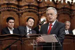 Lamenta Bartlett actuar parcial de la Suprema Corte