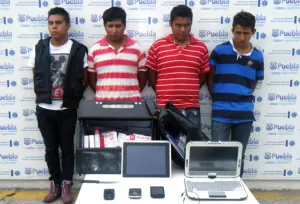 Por el presunto delito de robo, policía municipal asegura a cuatro sujetos
