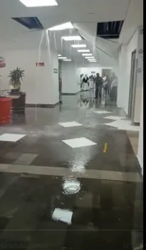¡Otra vez el IMSS La Margarita!; ahora colapsa su tubería