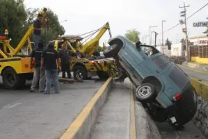 Acaparan servicio de grúas tres empresas en Puebla