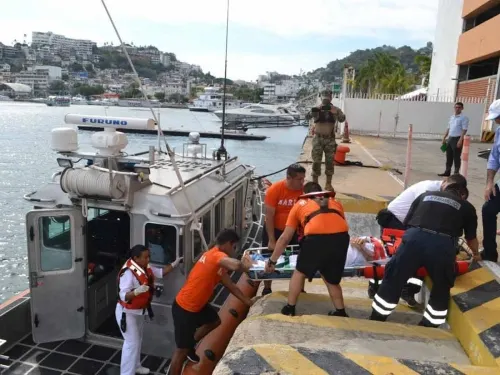 Semar apoya a turista alemana en crucero cercano a Acapulco