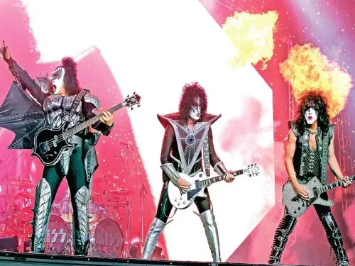 El dominio de Kiss ante 60 mil personas