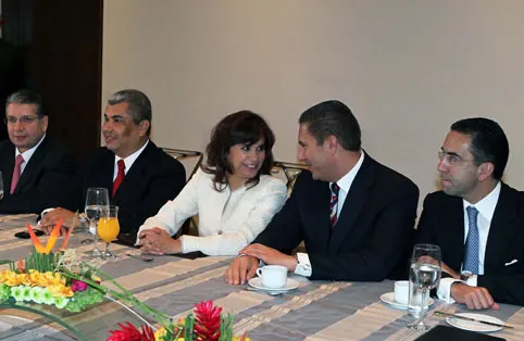 El gobernador busca tregua política con Blanca Alcalá
