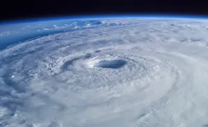 Prevén expertos 8 huracanes fuertes para este año