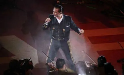 Alejandro Fernández regresa al Auditorio Nacional en el mes patrio