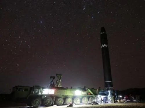 Inician EU y Corea del Sur maniobras tras misil norcoreano
