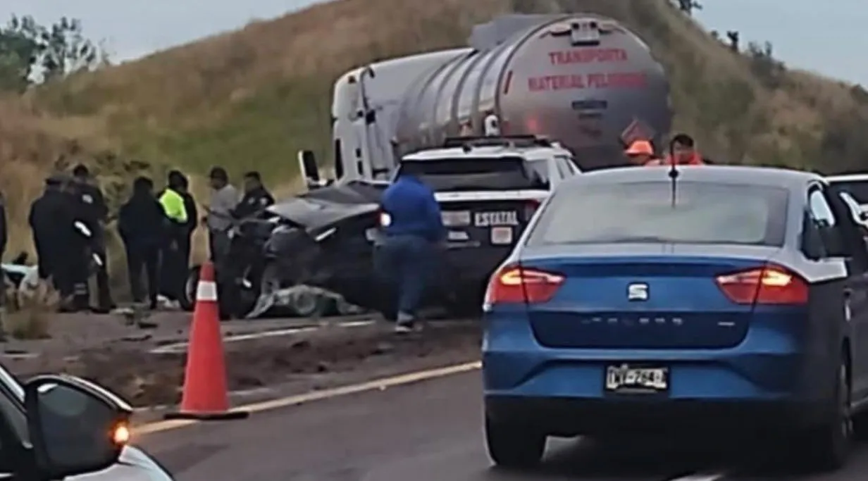 Muere joven de 20 años tras choque contra una pipa en la autopista Puebla-Atlixco