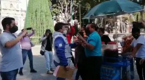 Retiran a ambulantes de la plancha del zócalo