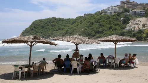 Tras reactivación, aparecen toneladas de basura en Acapulco