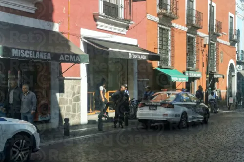 Ladrón deja su arma tras robar un celular en comercio del Centro Histórico