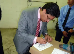 Entrega IPN al IEE líquido indeleble que se utilizará en la jornada electoral