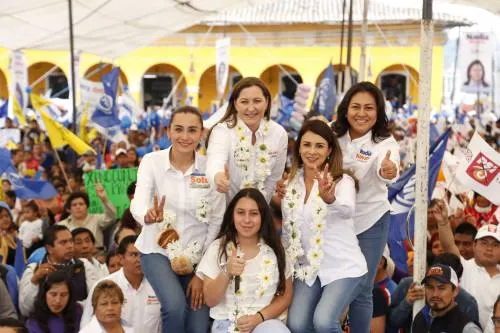 Vamos por titulaciones gratuitas para los jóvenes universitarios: Martha Erika