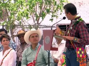 EPN destaca integración de familias por Oportunidades
