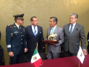 Recibe Cirilo Salas presea Gral. Ignacio Zaragoza