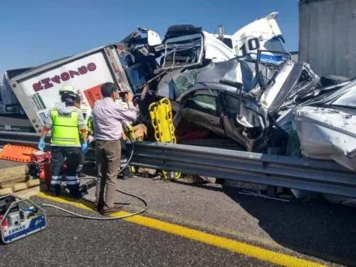 Carambola de siete vehículos deja dos muertos en la Puebla-Orizaba