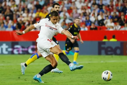 Chicharito da triunfo al Sevilla 1-0 sobre APOEL