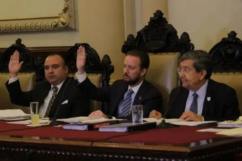 Con la opinión en contra de regidores electos, Cabildo aprueba basificación de 84 trabajadores