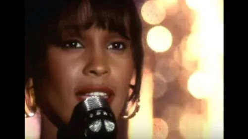Whitney Houston fue víctima de abuso sexual en su infancia