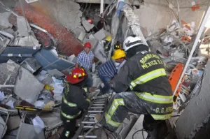 Falla eléctrica y gas causaron explosión en Torre de Pemex: PGR