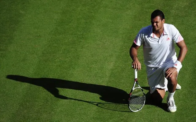 Tsonga sufre un pelotazo en la ‘zona blanda’