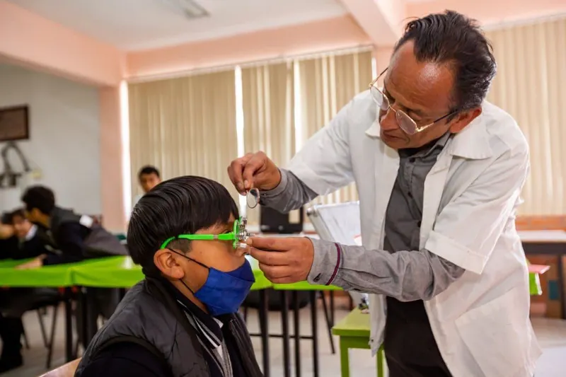 smdif-pue-fundacion-cimarron-estudiantes-con-debilidad-visual