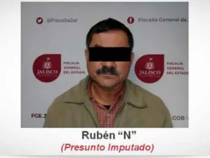 Descubren a maestro que ganaba más que Peña Nieto