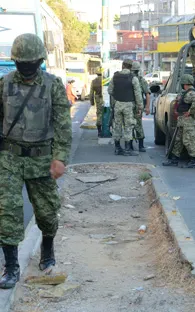 En plena vía pública ejecutan a cinco jóvenes