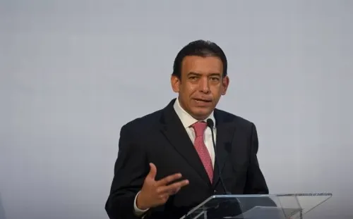 España confirma suspensión de proceso penal a Humberto Moreira
