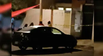 Sujeto apuñala a su madre e intenta sepultarla en el patio de su casa
