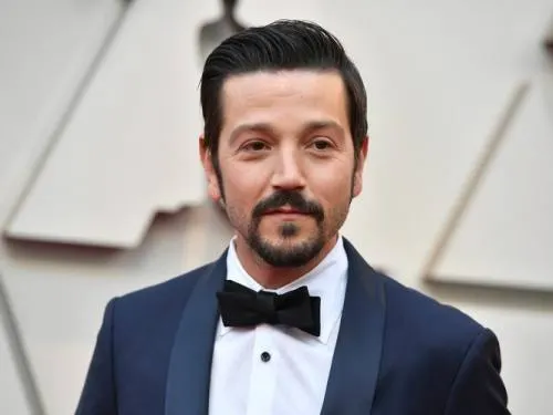 ‘Mi corazón está con ‘Roma’: Diego Luna en alfombra roja del Oscar