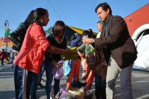 Reúne tradicional trueque cholulteca a miles de personas
