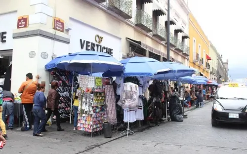 Regresan ambulantes al centro histórico