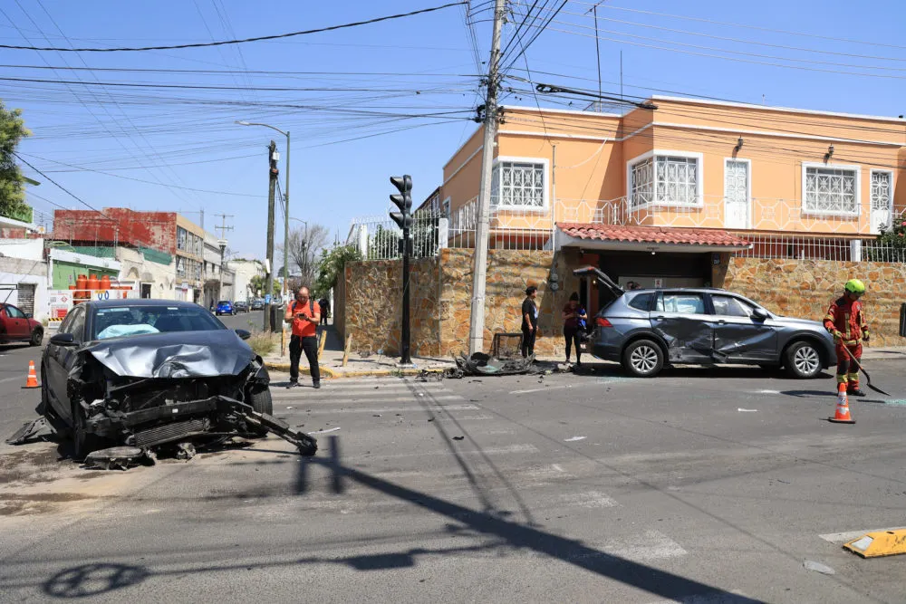 Choque en la 27 Poniente y 9 Sur