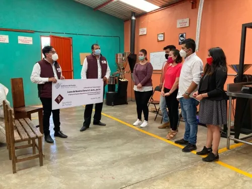 Entrega Secretaría de Trabajo equipamiento a cooperativa de Zacatlán