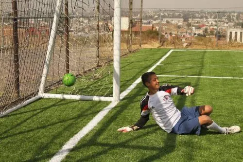 Más de 28 mil jóvenes de la Ciudad se benefician con tres canchas de futbol rehabilitadas