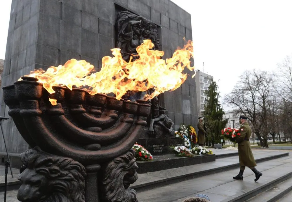 Con ceremonia virtual desde Auschwitz, recuerdan a las víctimas del Holocausto