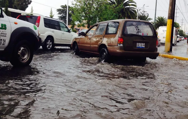encharcamiento-diagonal-defensores-lluvia