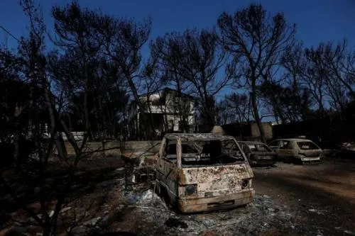 Suman 91 muertos por incendio forestal en Grecia
