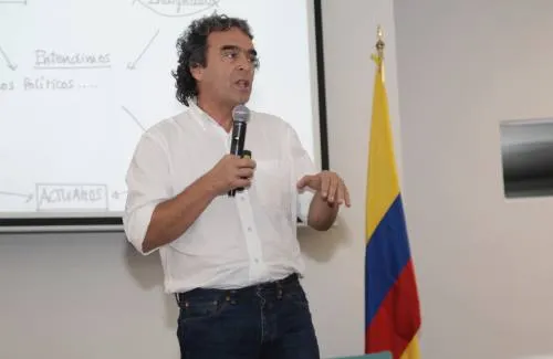 Imparte alcalde de Medellín conferencia en el ITESM campus Puebla