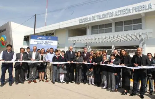 Tony Gali y Ricardo Salinas inauguran Escuela de Talentos Azteca-Puebla