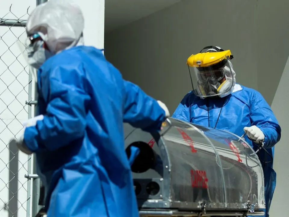 CIUDAD DE MÉXICO, 03FEBRERO2021.- La ocupación hospitalaria se encuentra en el 79 por ciento del total de camas disponibles para atender pacientes Covid-19. Según informaron autoridades capitalinas el pico máximo se registró el pasado 18 de enero y a partir de ahí se ha mantenido a la baja. El país acumula más de 1 millón 87 mil casos positivos y ha superado las 160 mil muertes y es el tercer país con más defunciones.
FOTO: GALO CAÑAS/CUARTOSCURO.COM