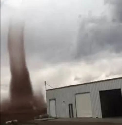 Impresionante tornado es grabado en Sainapuchi, Chihuahua
