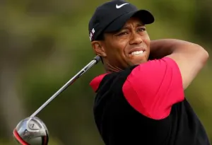 Tiger Woods se retira del Abierto de Dubái por problemas en la espalda