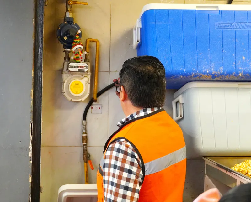 Gobierno de San Martín Texmelucan supervisa instalaciones de gas LP en el mercado Domingo Arenas