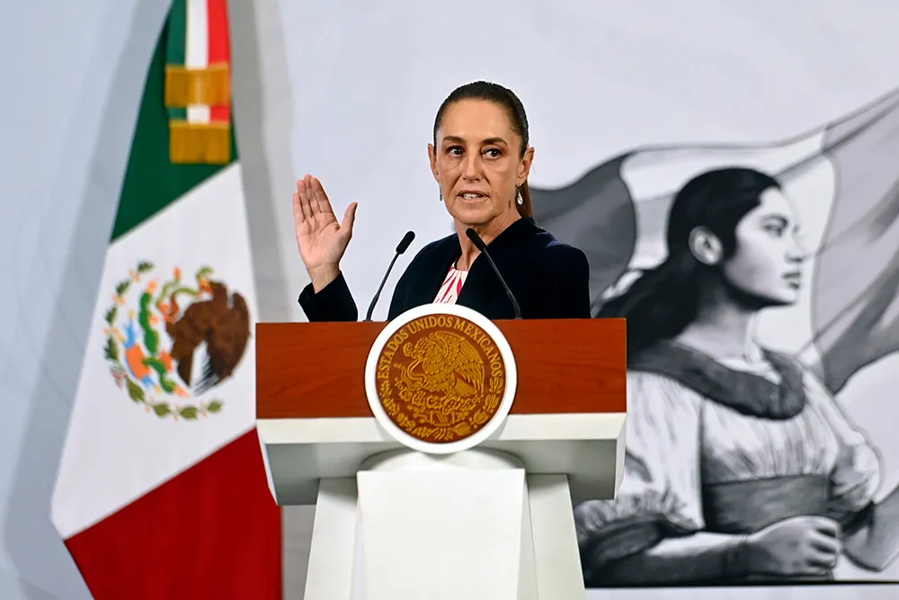Sheinbaum critica difusión de noticias falsas sobre AIFA, playas de Veracruz y colección Gelman